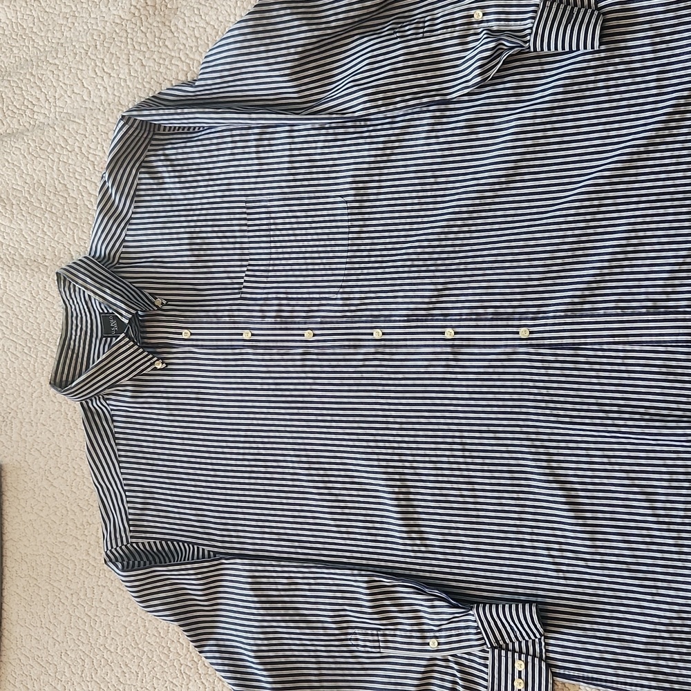 Men's long sleeve button-up dress shirt